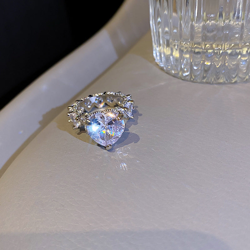 Light Luxury Zircon Retro Intersection