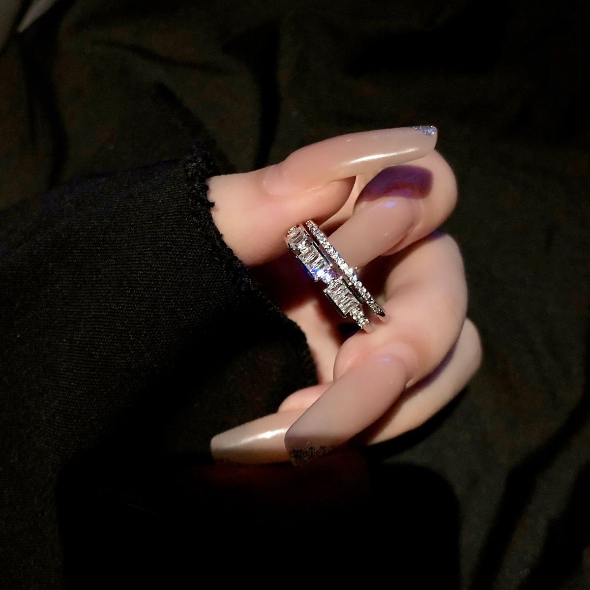 Light Luxury Zircon Retro Intersection