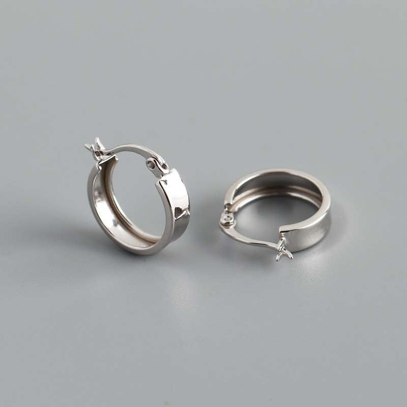 Women's Fashion Simple Wide Flat Bottom Round Earrings