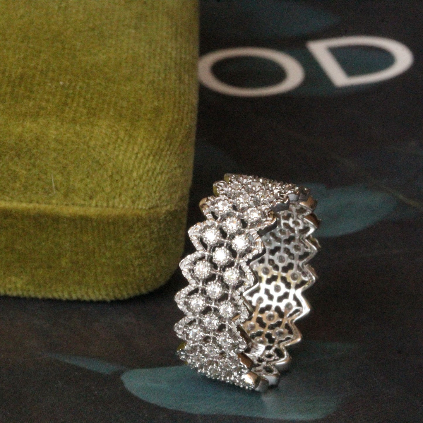 Italian Craft Textured Carved Gold Lace Rim Ring