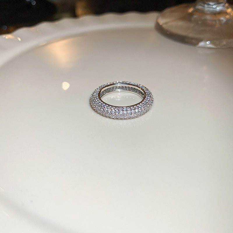 Light Luxury Zircon Retro Intersection