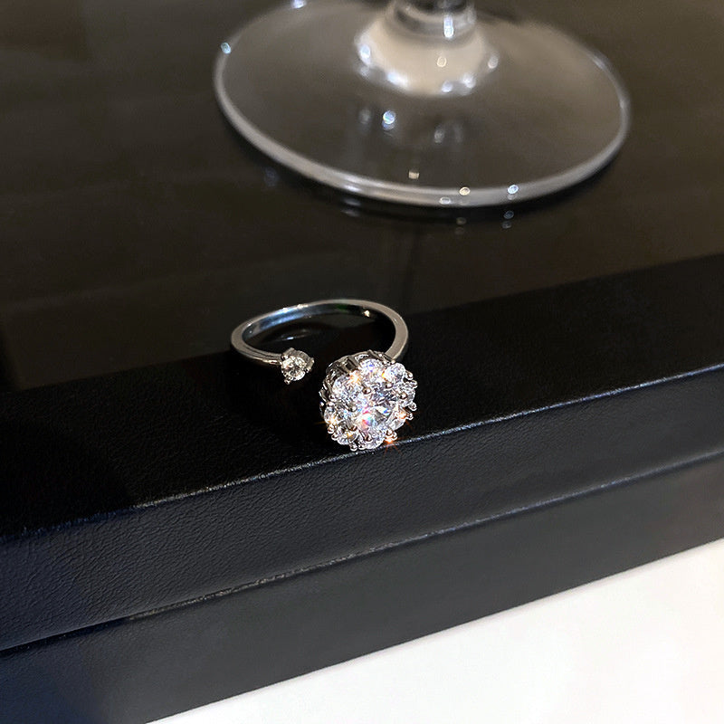 Light Luxury Zircon Retro Intersection