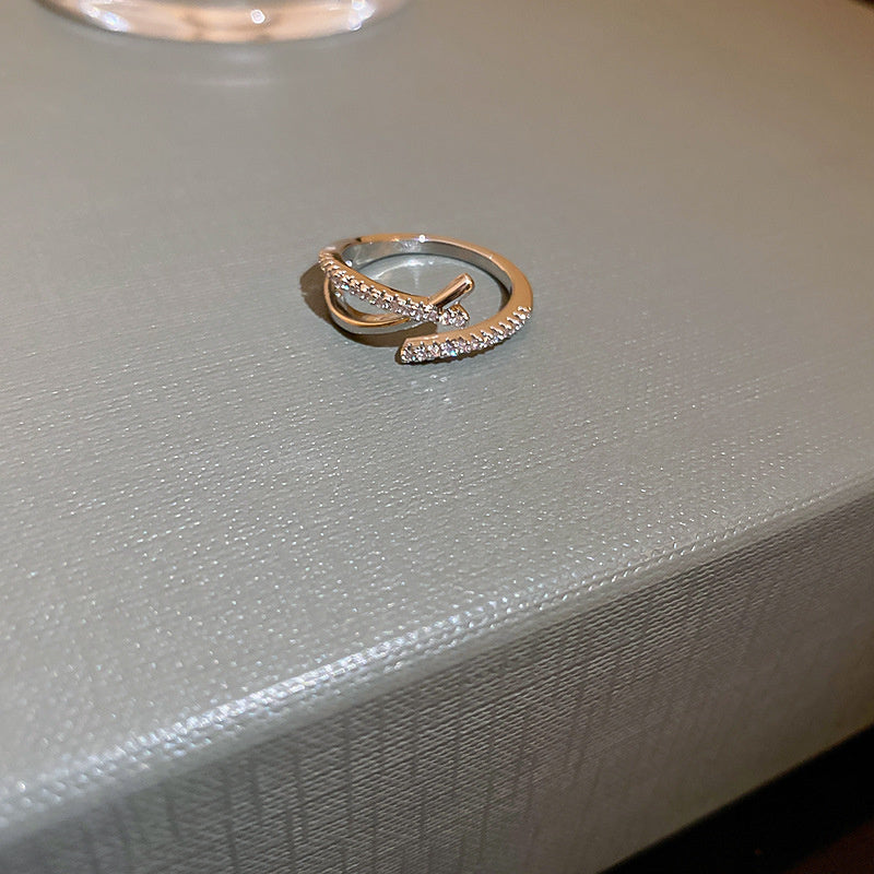 Light Luxury Zircon Retro Intersection