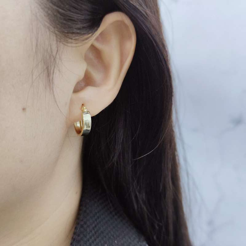 Women's Fashion Simple Wide Flat Bottom Round Earrings